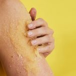 pineapple-shea-sugar-scrub-on-body