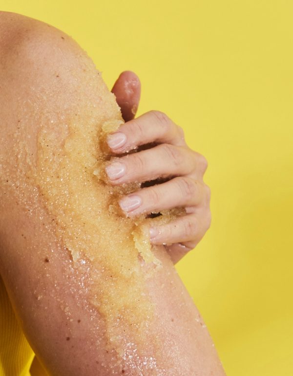pineapple-shea-sugar-scrub-on-body